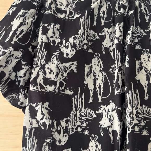 Two 2 Fly Chic Black and White Graphic Crop Top with western horses Size S/M - Picture 2 of 5